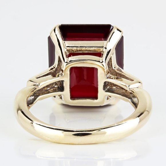 10K Yellow Gold Emerald-Cut Garnet Solitaire Ring - Picture 4 of 7